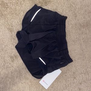 Black lululemon never worn north hot LR short 2.5” lined